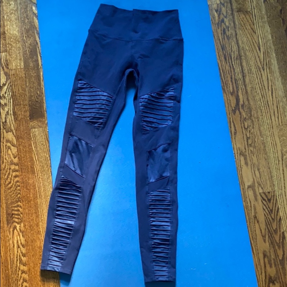 Navy Alo Yoga Moto Leggings!